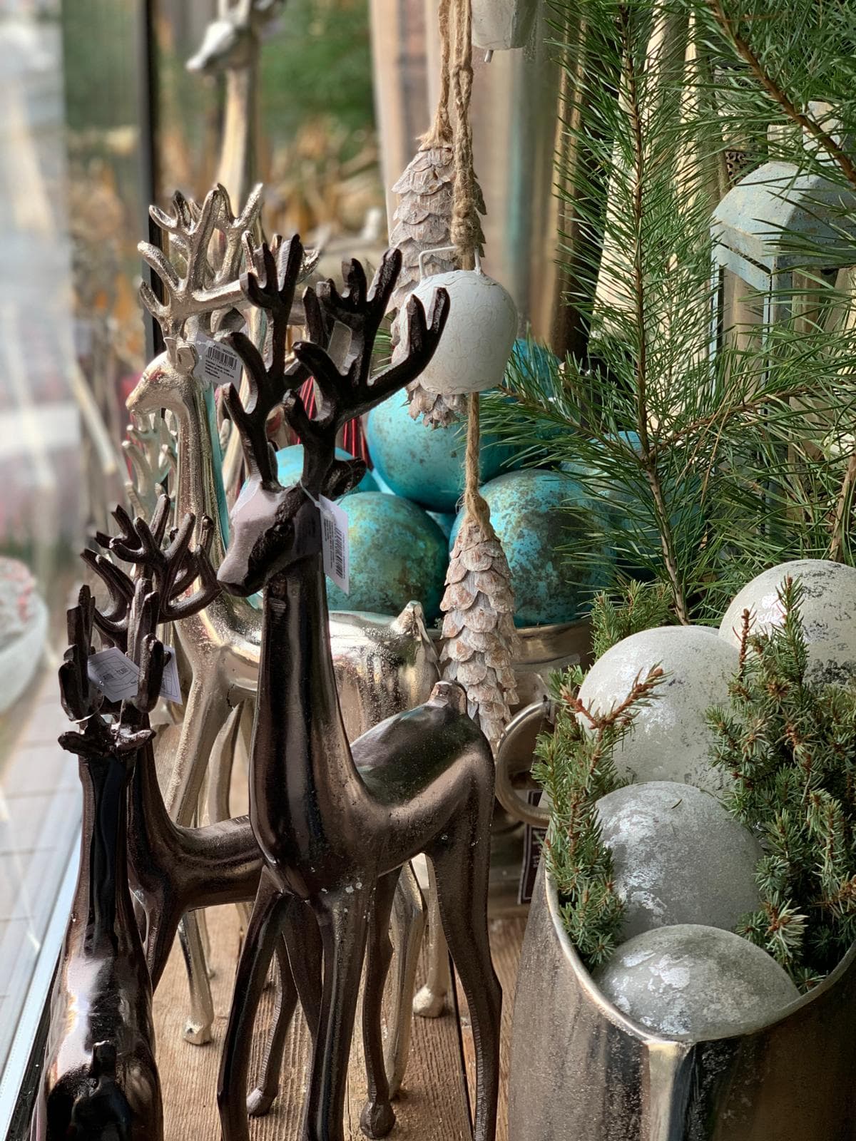 Dekoracje świąteczne — figurki reniferów — Kwiaciarnia Biosfera Lębork